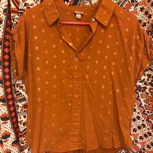 Rusty orange collared polka dot tee size M
